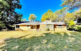 735 SW Crest Dr, Topeka, KS 66606