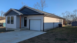 1015 E Glezen St, Petersburg, IN 47567