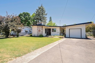 1020 Oak St, Central Point, OR 97502