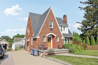 1 Alden Ave, Auburn, NY 13021