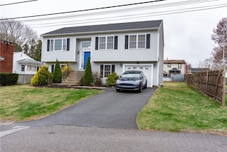 10 Flanders St, Johnston, RI 02919