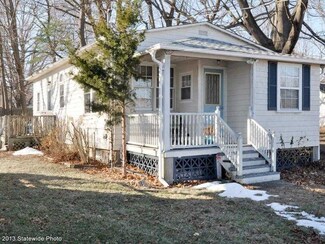 67 Payton Ave, Warwick, RI 02889