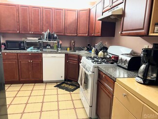 54 Covington Ct, East Brunswick, NJ 08816