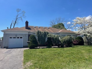 2032 Bergen St, Bellmore, NY 11710
