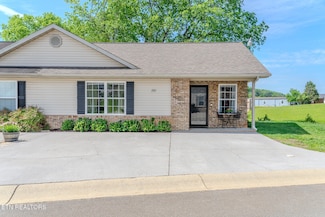261 Dumplin Ln, Kodak, TN 37764