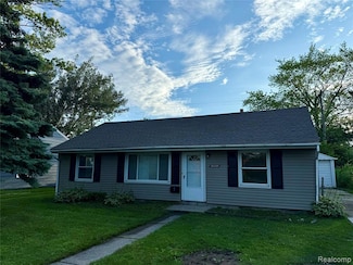 26335 Beaconsfield St, Roseville, MI 48066