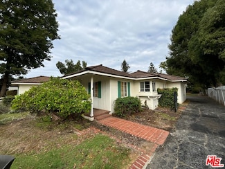 15471 Victory Blvd, Van Nuys, CA 91406