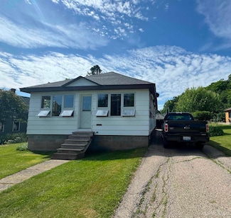 211 Michigan Ave, Crystal Falls, MI 49920