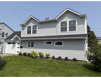 11 Wheelwright Ln, Levittown, NY 11756