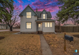 425 S Lincoln St, Canton, SD 57013