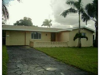 8311 NW 11th Ct, Pembroke Pines, FL 33024