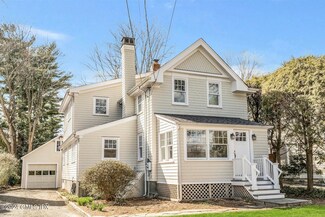 71 Harding Rd, Old Greenwich, CT 06870