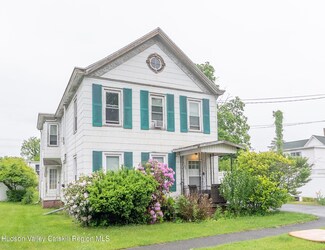 185 Green St, Port Ewen, NY 12466