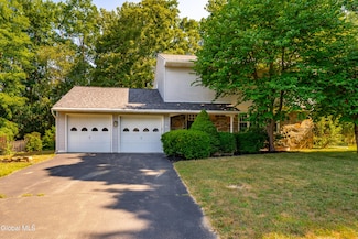 43 Northgate Dr, Albany, NY 12203