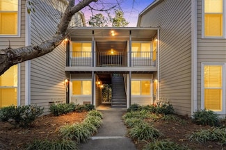 1009 Lake Pointe Cir, Roswell, GA 30075