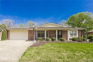 4529 Mooncrest Dr, Saint Louis, MO 63128