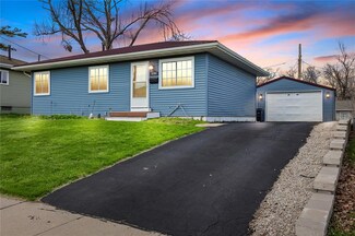 5300 Holly Ave NW, Cedar Rapids, IA 52405