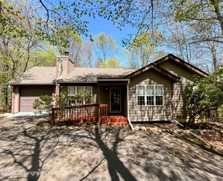 86 Mountainside Dr, Gouldsboro, PA 18424