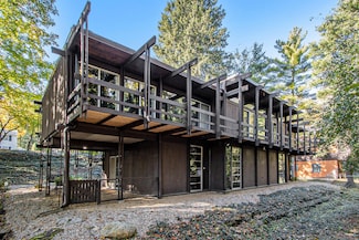 2525 Sheffield Dr, Kalamazoo, MI 49008