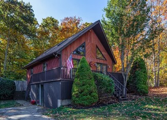 127 Susie St, Somerset, MA 02726