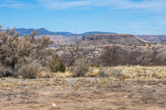 352 County Road 84, Santa Fe, NM 87506