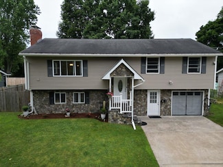 71 Venus Ave, Burlington, VT 05408