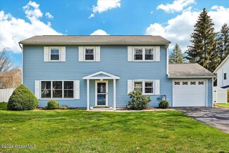25 Moon Dr, Albany, NY 12205
