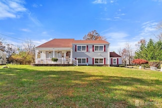 13 Roberts St, Kendall Park, NJ 08824