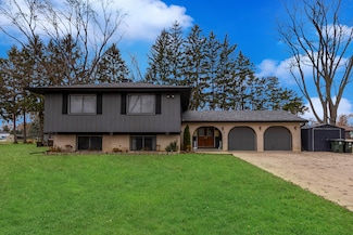 4N580 Chatham Ct, West Chicago, IL 60185