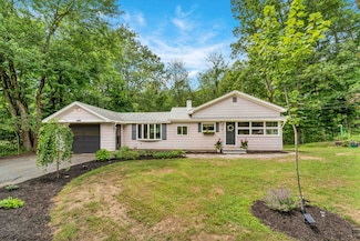 7 Lakeview Ave, Sandown, NH 03873
