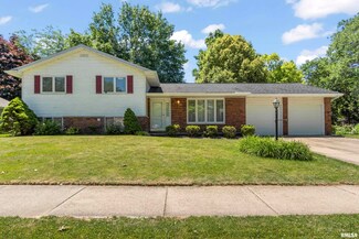 6858 N Fox Point Dr, Peoria, IL 61614