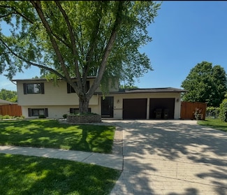 969 Camelot Place, Crystal Lake, IL 60014