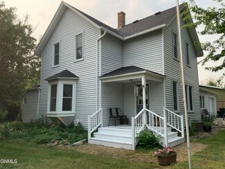303 N Park St, Hebron, ND 58638