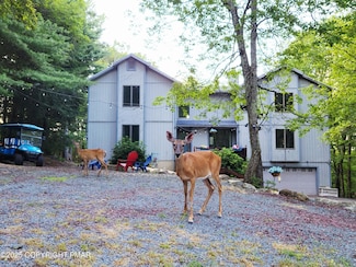 74 Split Rock Rd, Lake Harmony, PA 18624