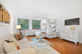 350 E 82nd St Unit 2G, New York, NY 10028