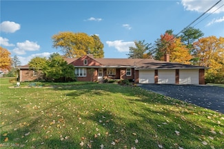 4835 Som Center Rd, Chagrin Falls, OH 44022