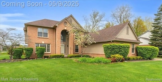 1021 Oak Tree Ln, Bloomfield Hills, MI 48304