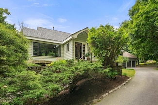711 Blue Hill Ave, Milton, MA 02186