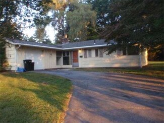 33 Pinewood Dr, Framingham, MA 01701