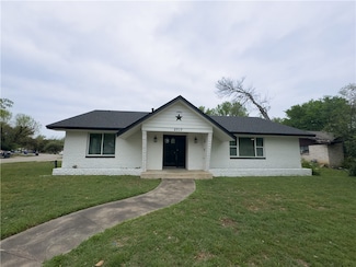 2717 Old Robinson Rd, Waco, TX 76706
