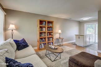5853 Seneca Rd, Kingsport, TN 37664