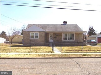 222 Mohican St, Essington, PA 19029
