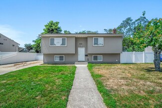 2435 Great Neck Rd, Copiague, NY 11726