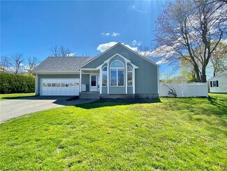 5 Cedar Ave, Middletown, RI 02842