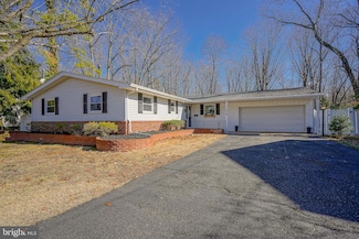 619 Whitman Dr, Blackwood, NJ 08012