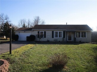 17624 Country Club Rd, Atchison, KS 66002