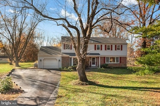 888 Spruce Cir, Harleysville, PA 19438