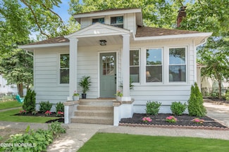 184 Ridge Ave, Belford, NJ 07718