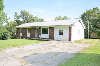 201 Gentry St, Etowah, TN 37331