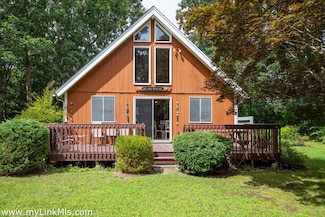 9 Galway Rd, Vineyard Haven, MA 02568